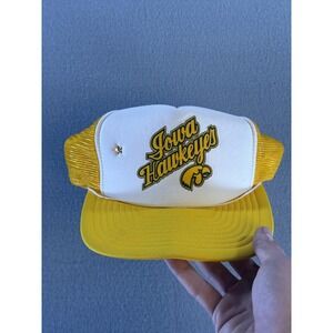Vintage Iowa Hawkeyes Hat Cap Snap‎ Back One Size Yellow NCAA Football Trucker